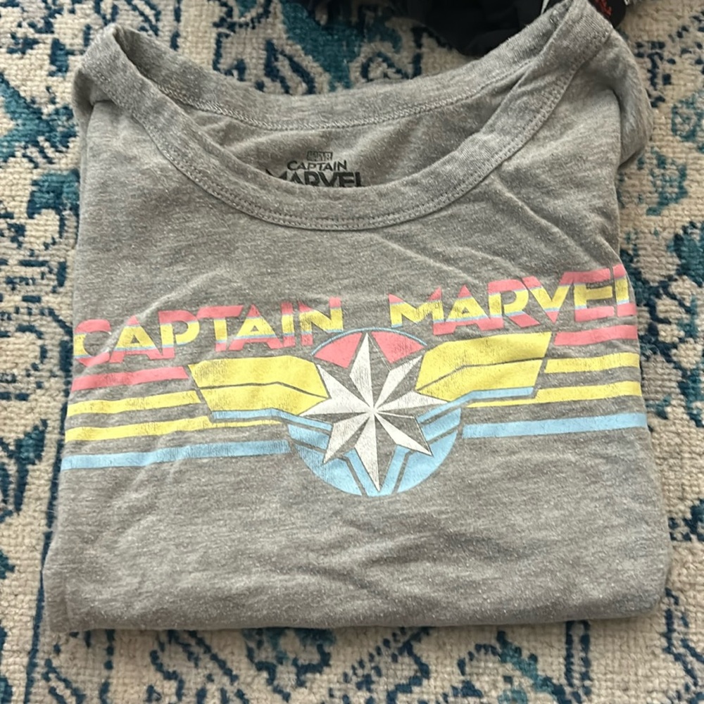 Cropped Captain Marvel Tee